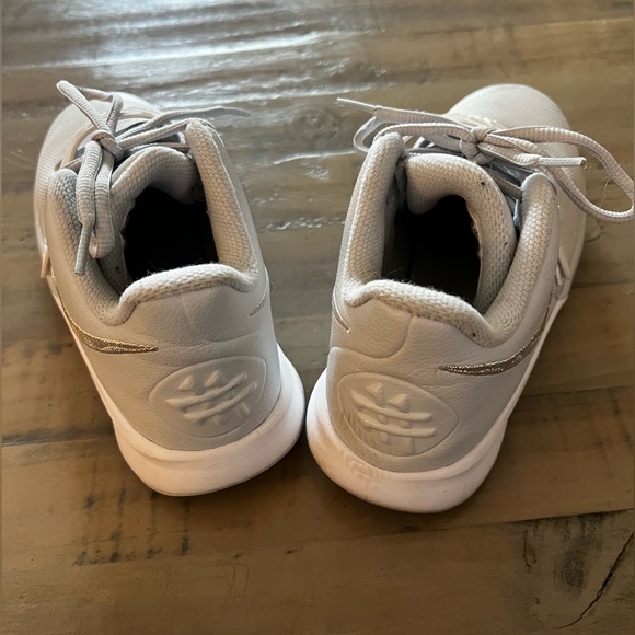 Nike Sneaker with Band - Picture 3 of 4